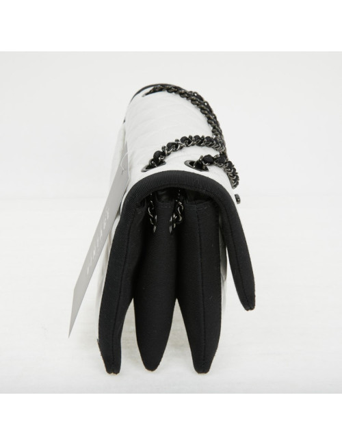 Sac à main Chanel cuir blanc gansé de noir