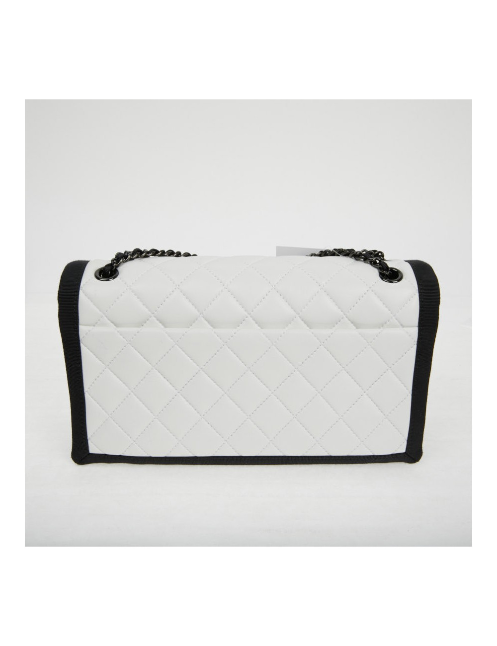 Sac à main Chanel cuir blanc gansé de noir