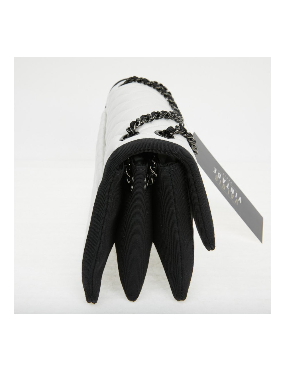 Sac à main Chanel cuir blanc gansé de noir