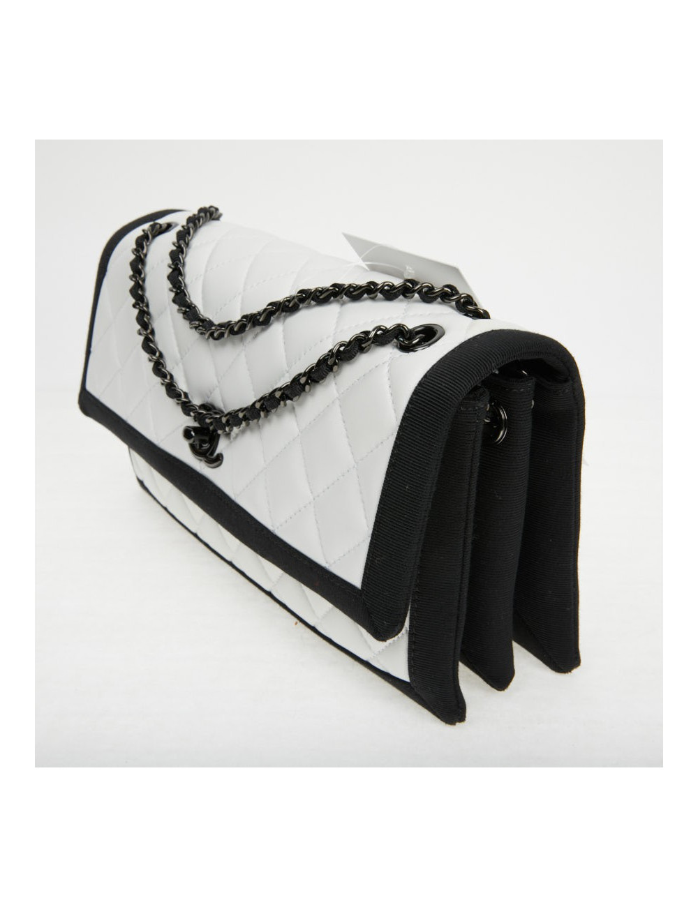 Sac à main Chanel cuir blanc gansé de noir