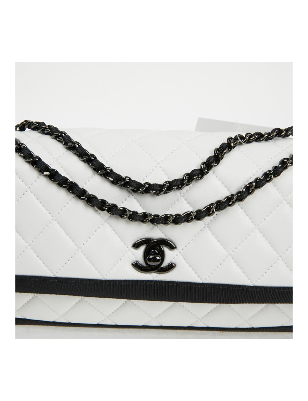 Sac à main Chanel cuir blanc gansé de noir