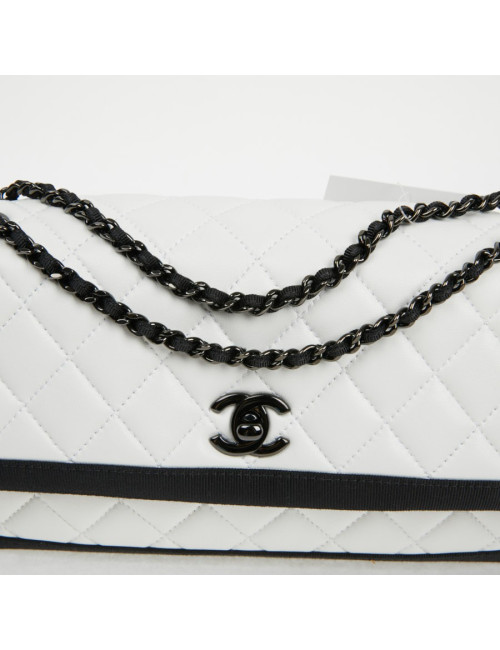 Sac à main Chanel cuir blanc gansé de noir