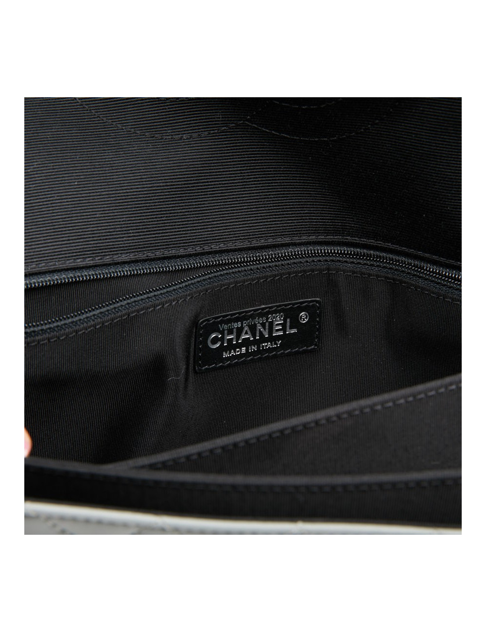 Sac CHANEL cuir gris gansé en noir