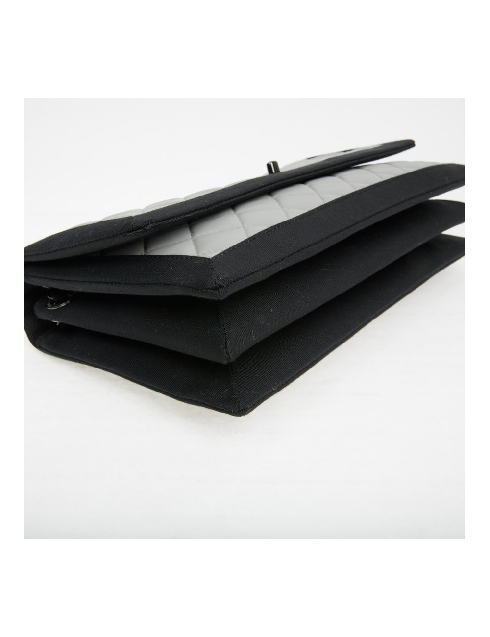 Sac CHANEL cuir gris gansé en noir