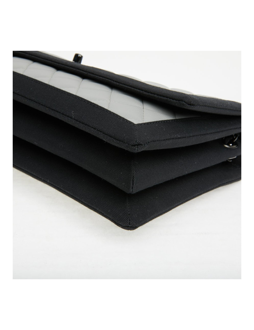 Sac CHANEL cuir gris gansé en noir