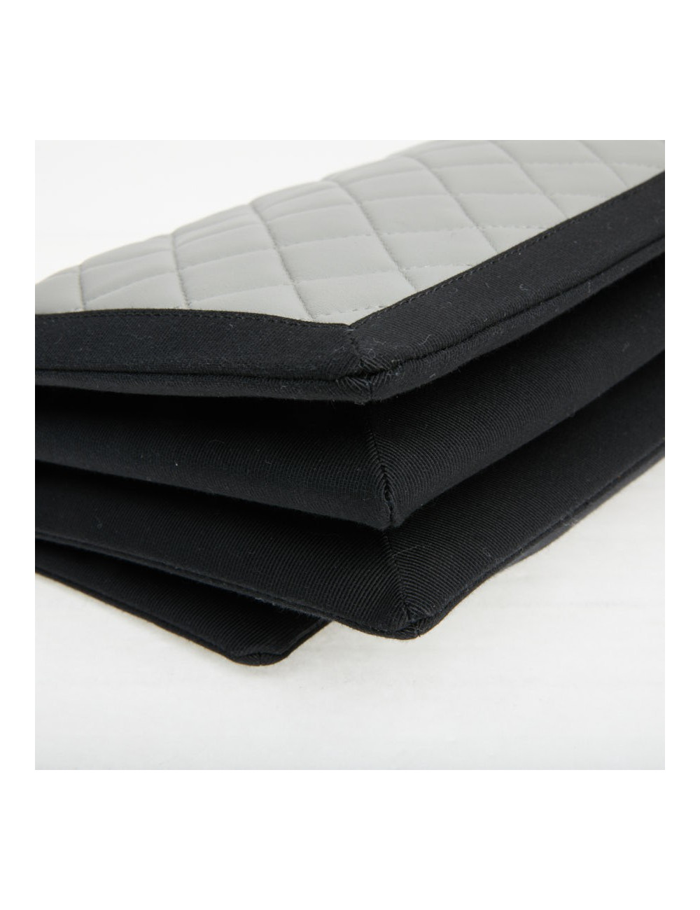 Sac CHANEL cuir gris gansé en noir