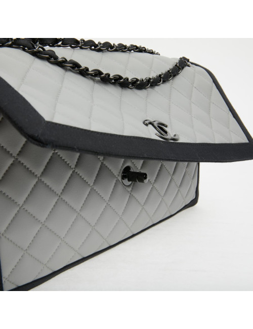 Sac CHANEL cuir gris gansé en noir