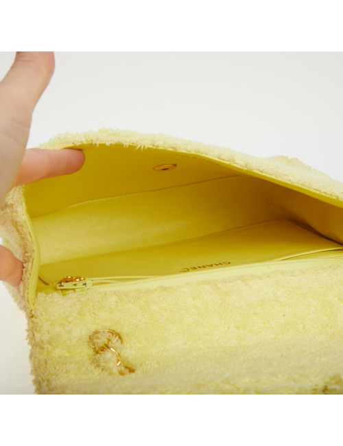 Timeless CHANEL éponge jaune Vintage