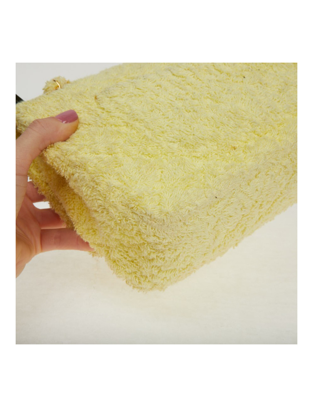 Timeless CHANEL éponge jaune Vintage