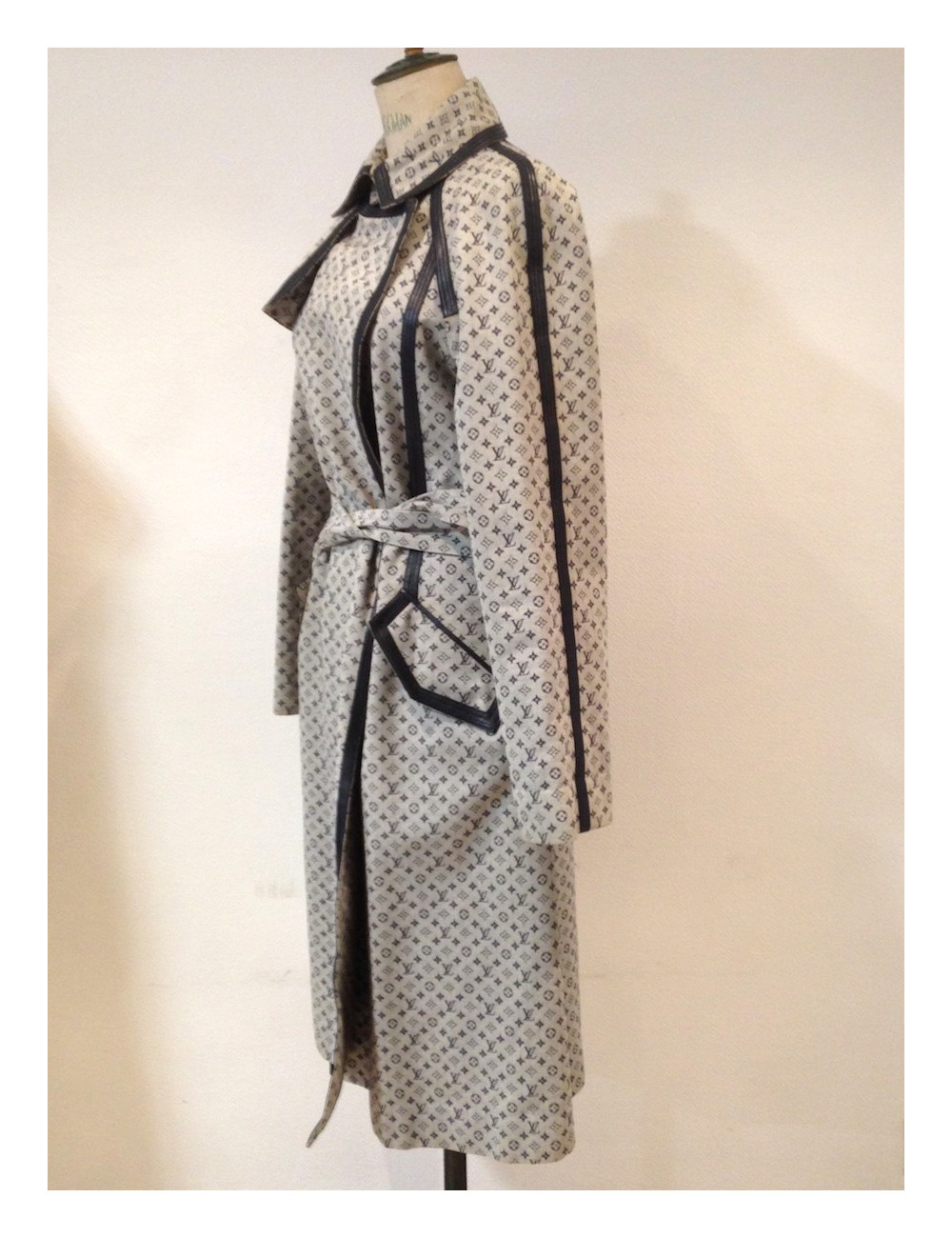 Manteau LOUIS VUITTON avec sigle imprimé T42