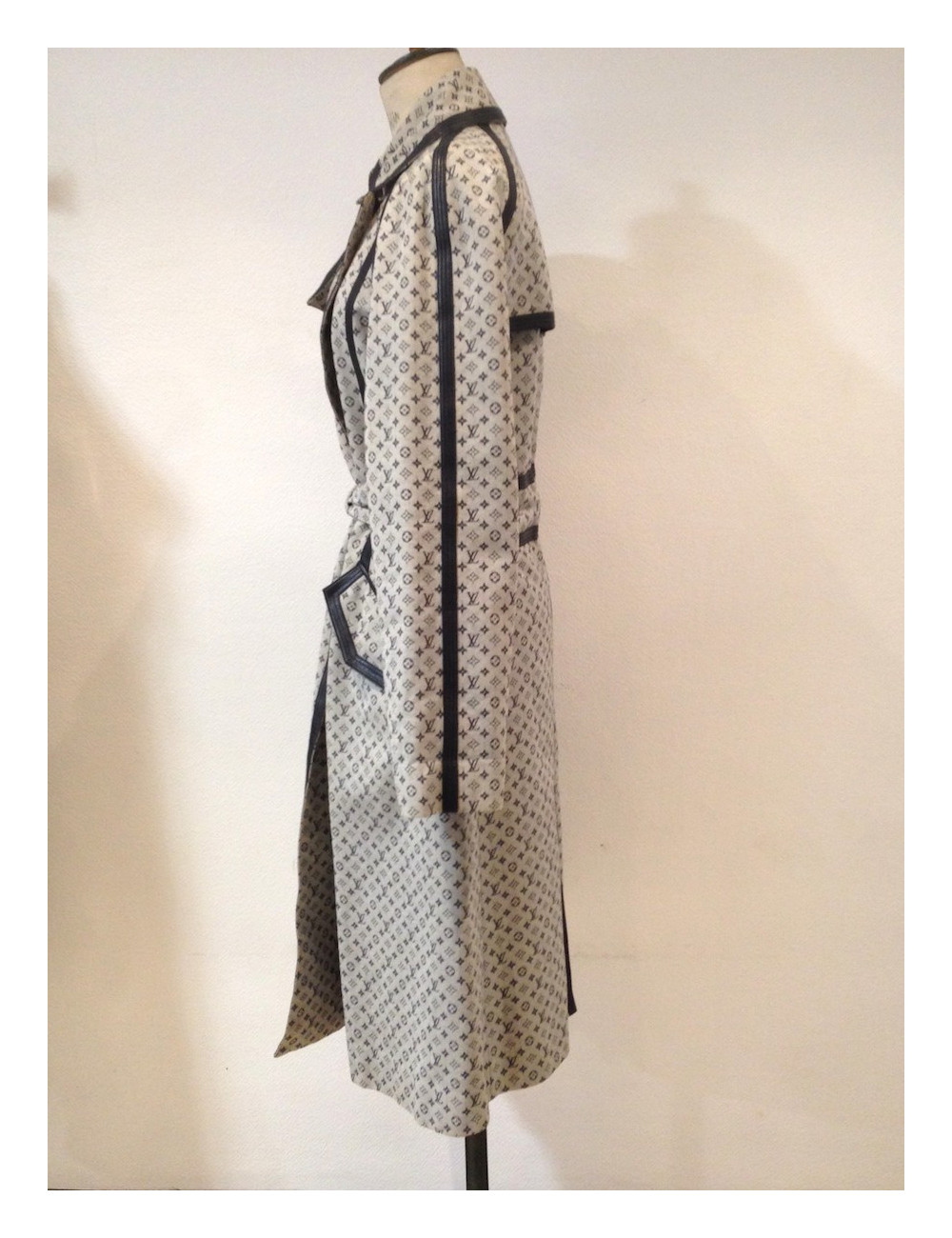 Manteau LOUIS VUITTON avec sigle imprimé T42