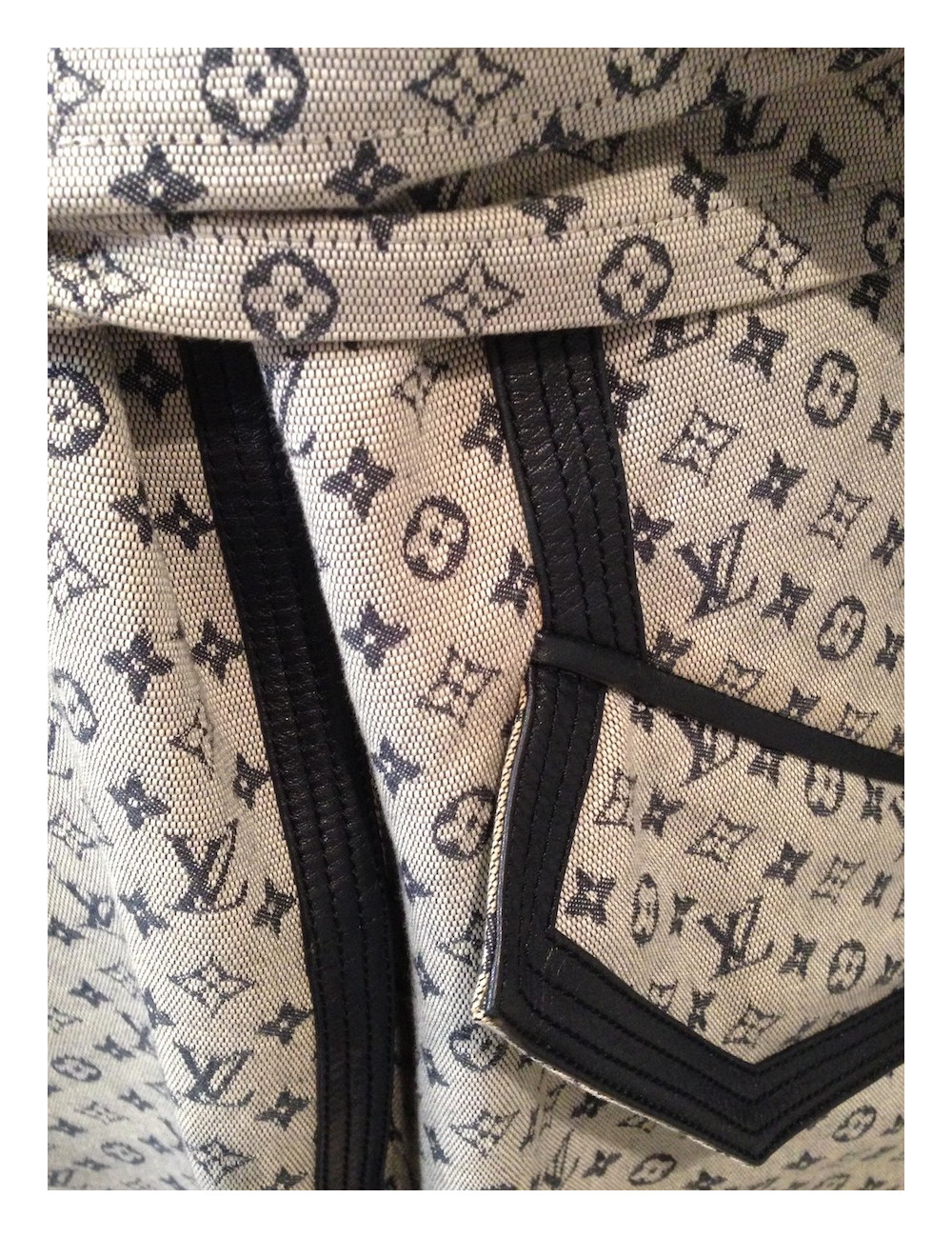 Manteau LOUIS VUITTON avec sigle imprimé T42