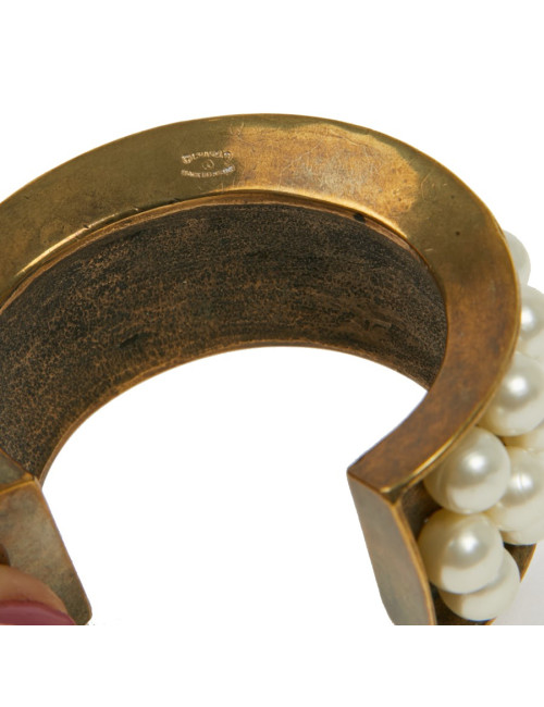 Manchette CHANEL rigide perles nacrées