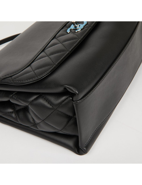 Sac à main CHANEL cuir lisse et matelassé noir