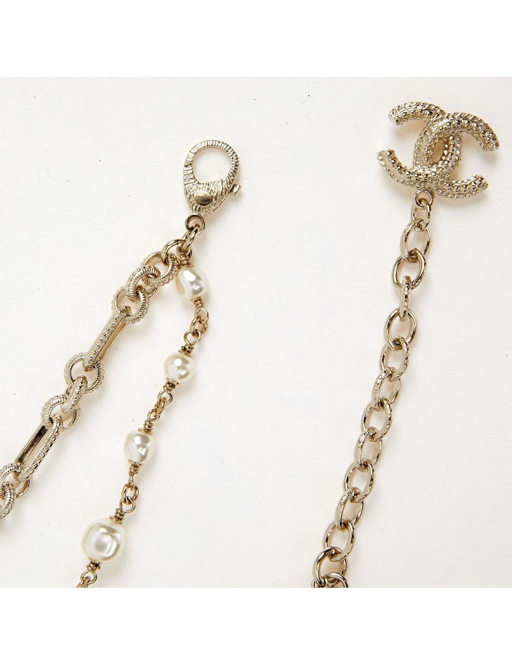 Sautoir CHANEL chaine et croix