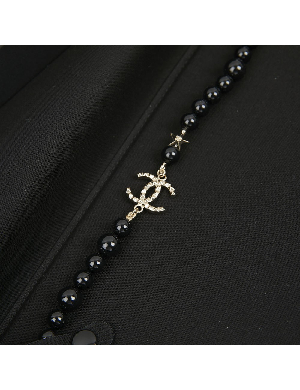 Sautoir CHANEL perles noires