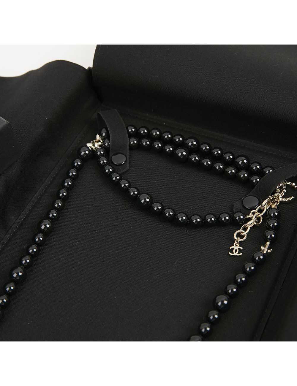 Sautoir CHANEL perles noires