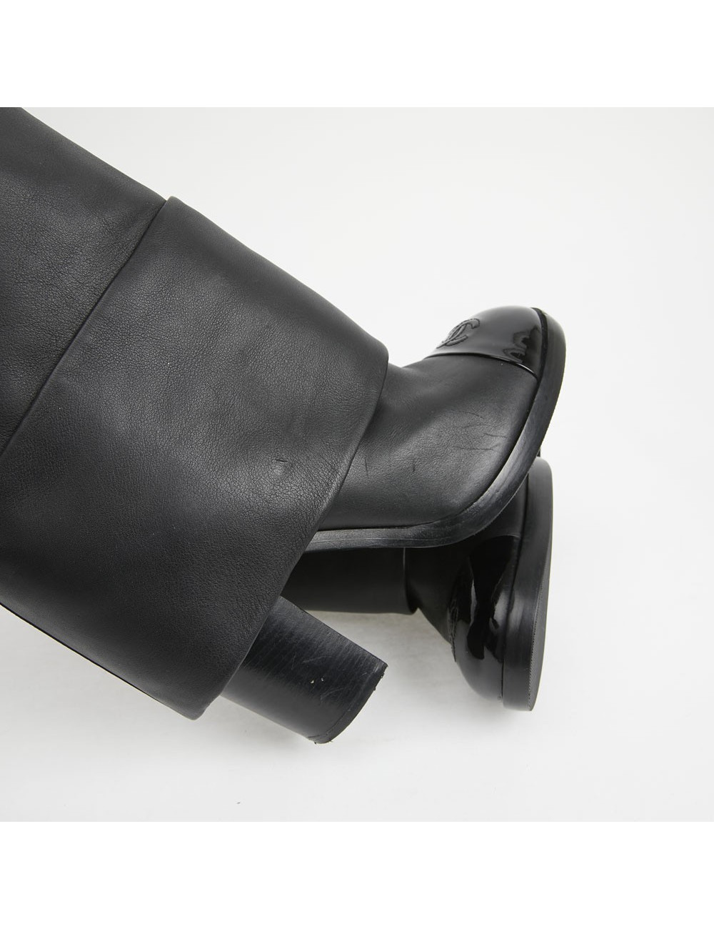 Mi bottes T42 CHANEL en cuir noir et bout verni
