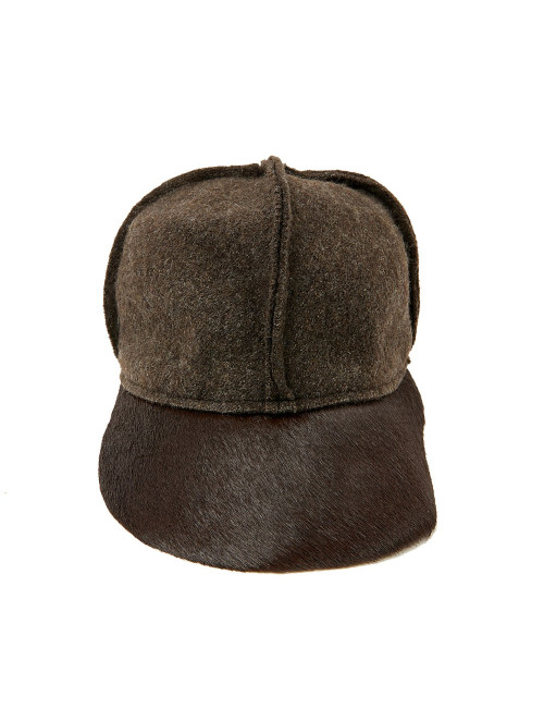 CHANEL Cap in Brown Boiled Wool and Pony Hair - Occasion to shop here