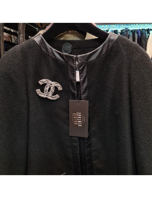 Grosse broche CHANEL CC argent, perles et pâte de verre