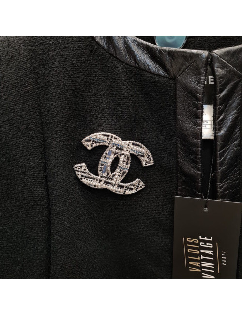 Grosse broche CHANEL CC argent, perles et pâte de verre