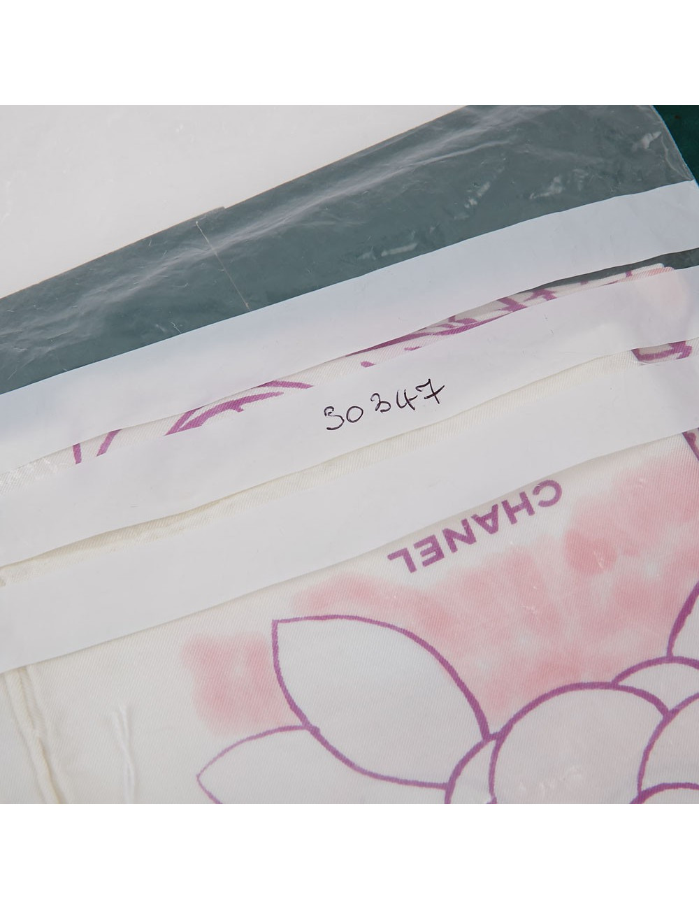 Carré en soie CHANEL camélias