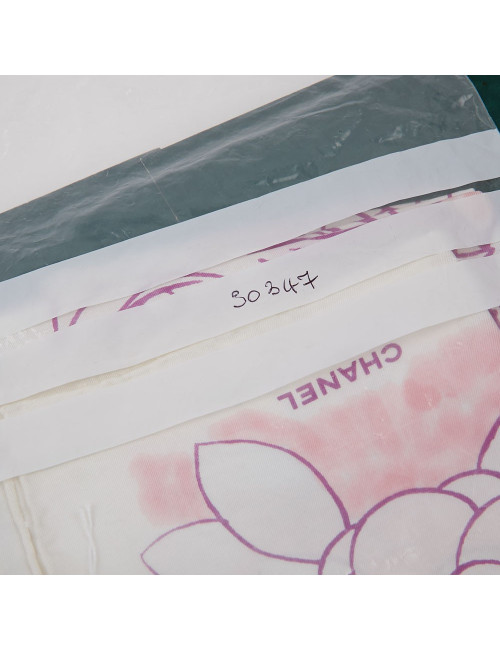 Carré en soie CHANEL camélias