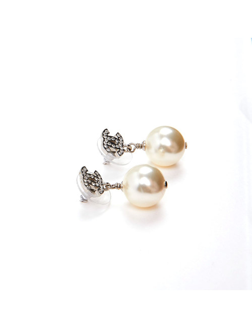 CHANEL pendent pearl earrings