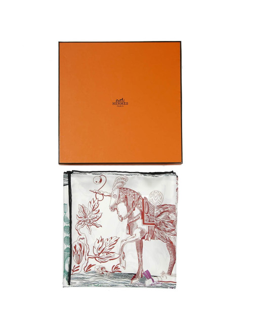 Carré HERMES Della Cavalleria Favolosa en soie blanc bleu rose et vert