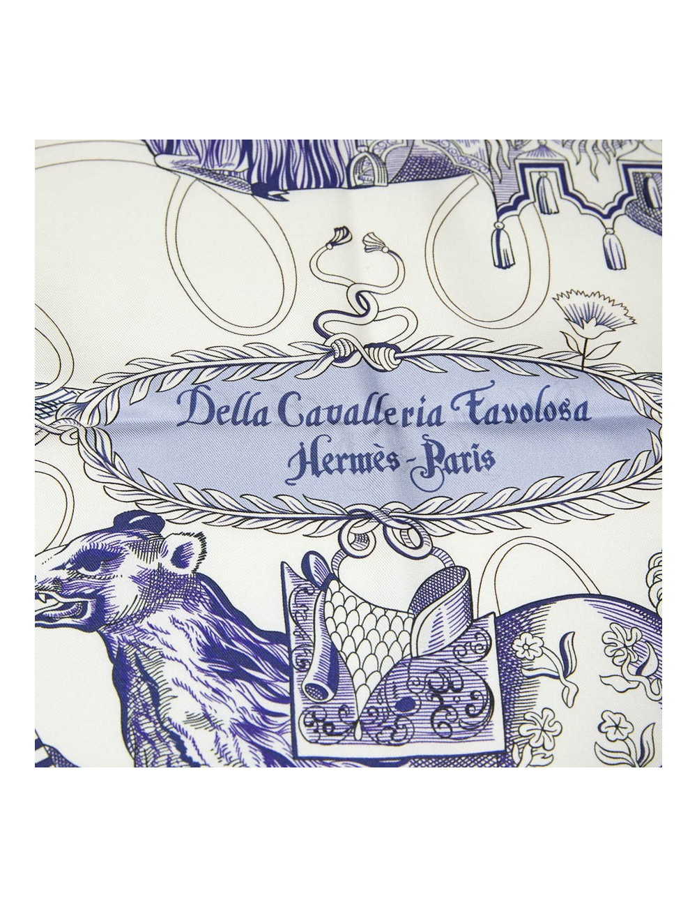 Carré HERMES Della Cavalleria Favolosa en soie blanc bleu rose et vert