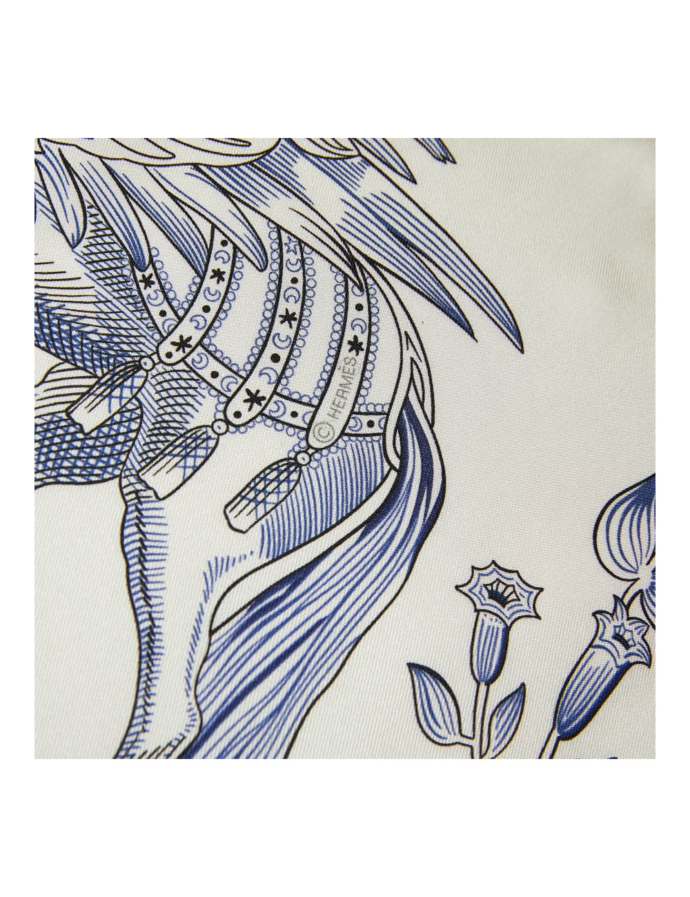 Carré HERMES Della Cavalleria Favolosa en soie blanc bleu rose et vert