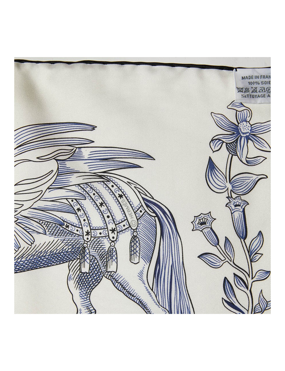 Carré HERMES Della Cavalleria Favolosa en soie blanc bleu rose et vert