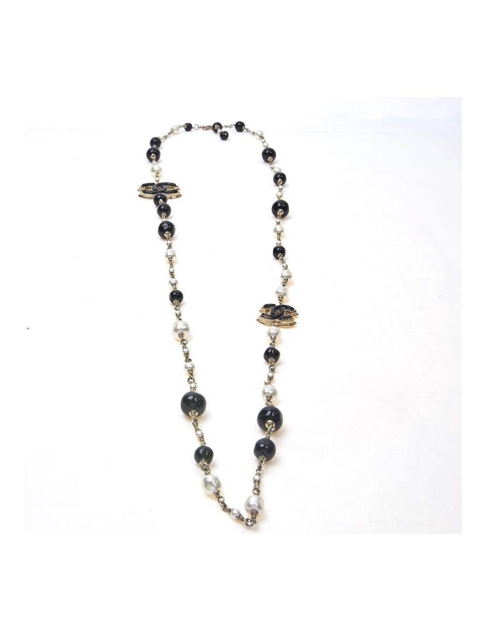 Sautoir CHANEL perles nacrées et noires