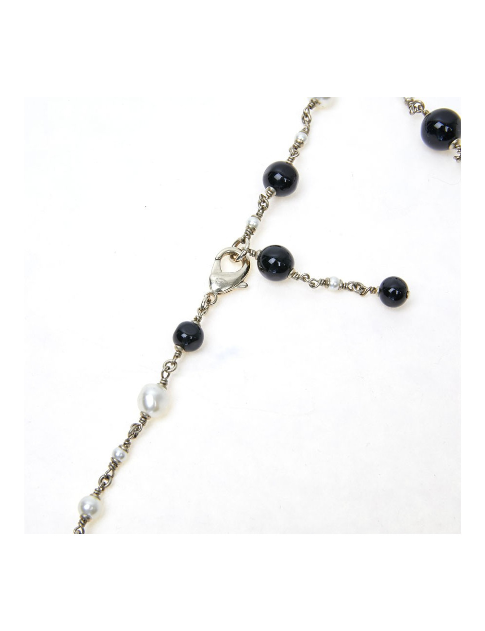 Sautoir CHANEL perles nacrées et noires