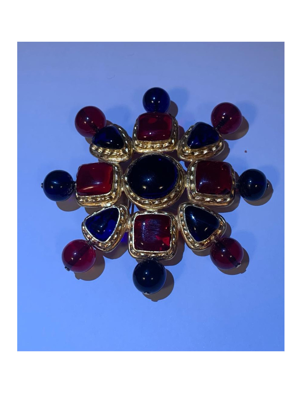 Broche vintage CHANEL couleur saphir et rubis