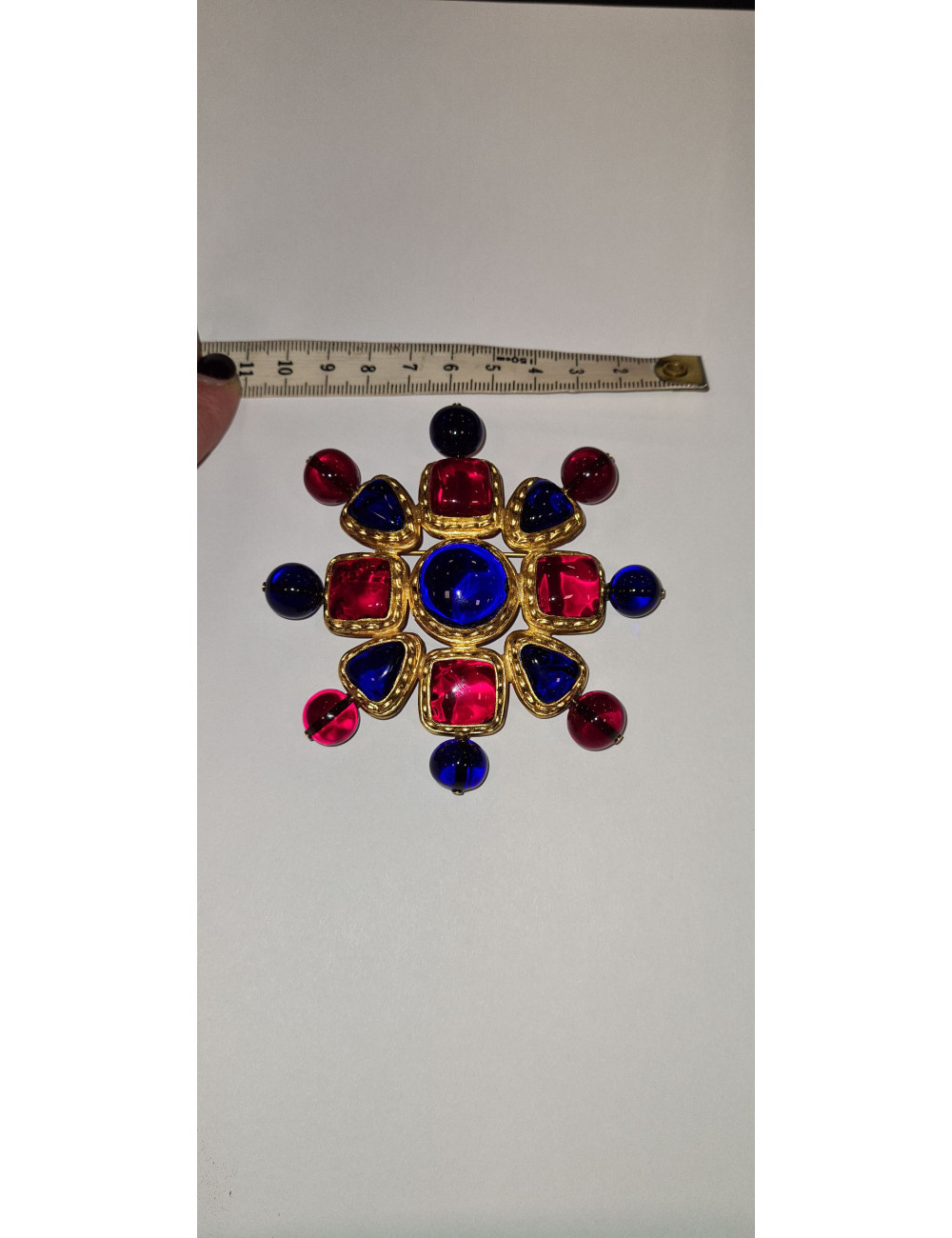 Broche vintage CHANEL couleur saphir et rubis