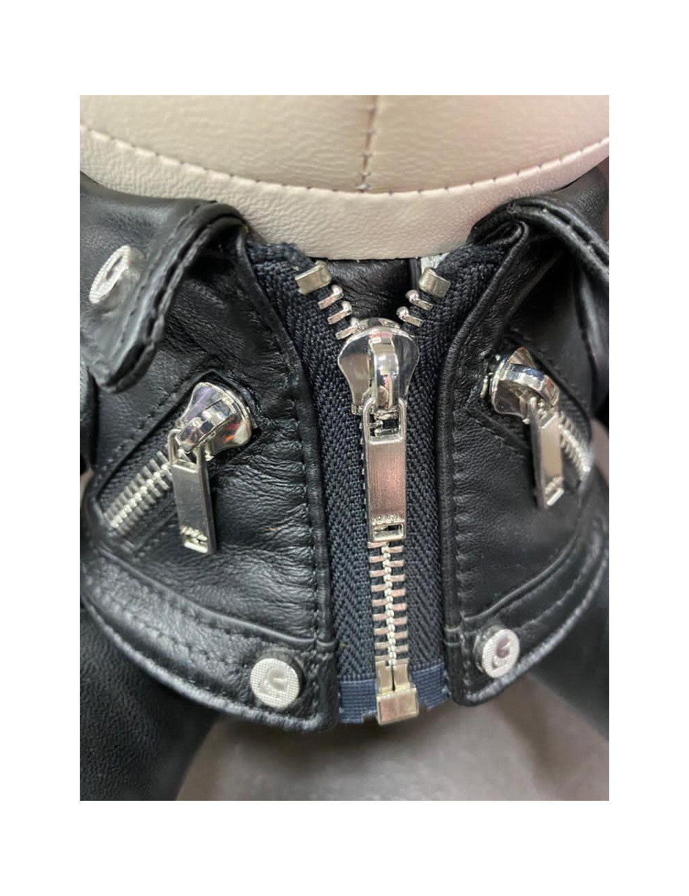 KARL LAGERFELD figurine en cuir