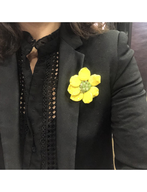 Broche LOULOU de la FALAISE pâte de verre jaune