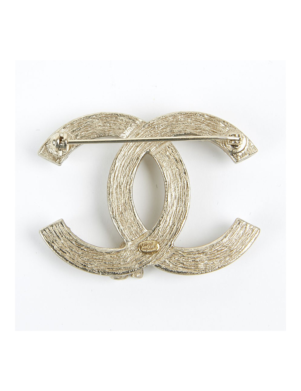 Broche CHANEL CC métal or pâle et perles nacrées