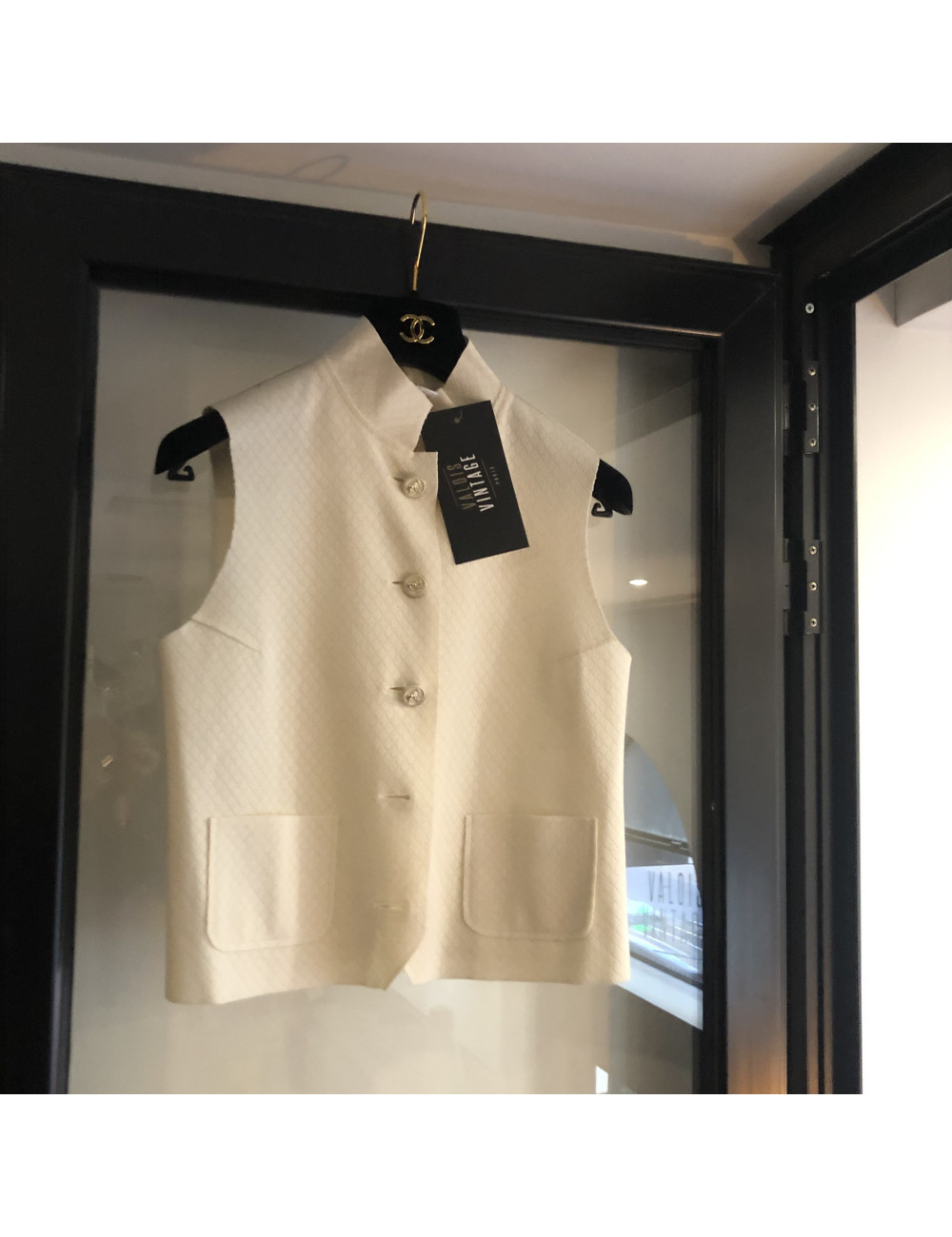 Cardigan T 36 CHANEL écru sans manche Paris-Bombay