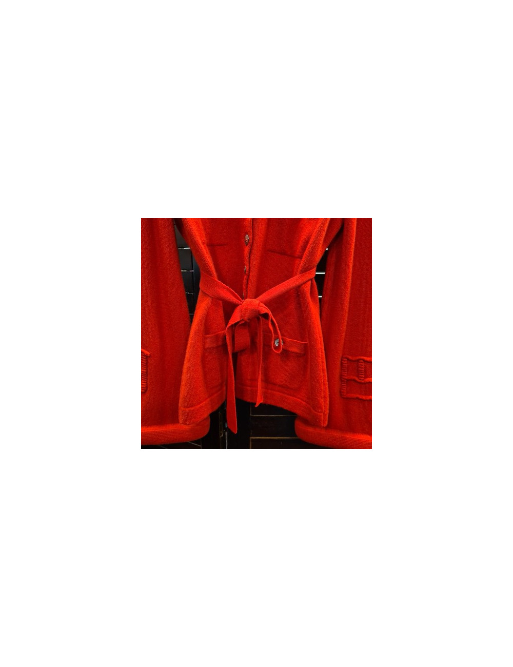 E.S Gilet T  CHANEL  "Paris-Shanghai"en cachemire rouge 