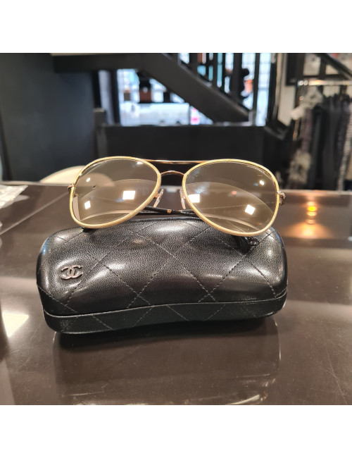 Paire de lunettes de soleil CHANEL aviateur