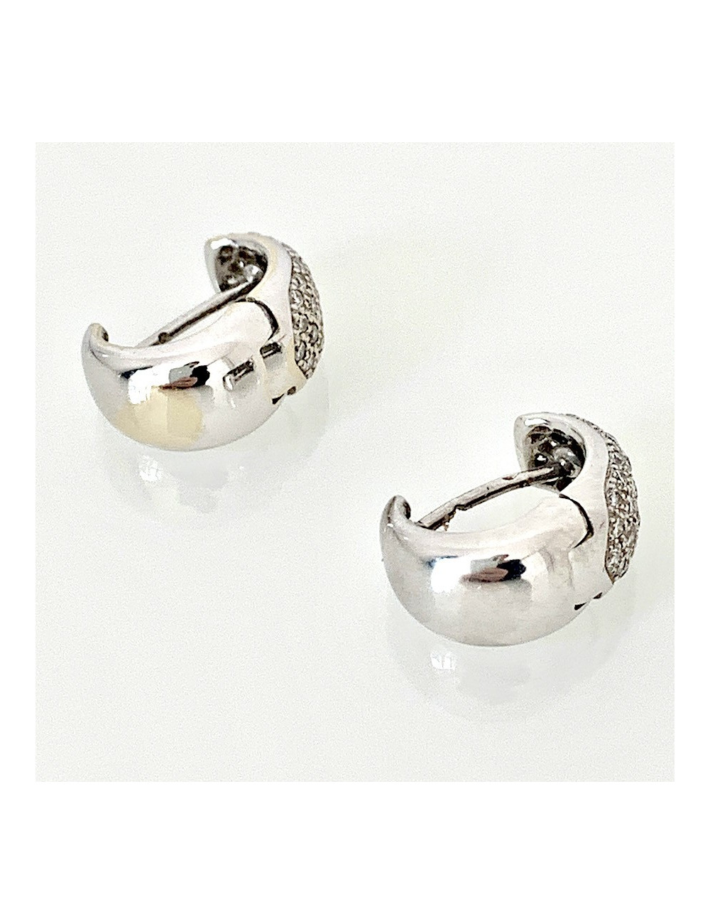 Stud Earrings in White Gold and Diamond Pave 