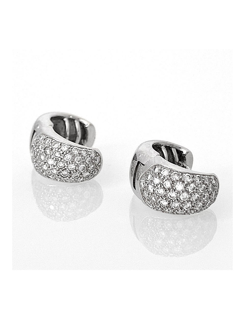 Stud Earrings in White Gold and Diamond Pave 
