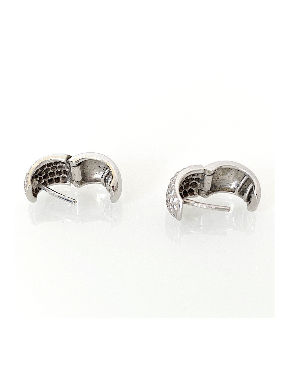 Stud Earrings in White Gold and Diamond Pave 
