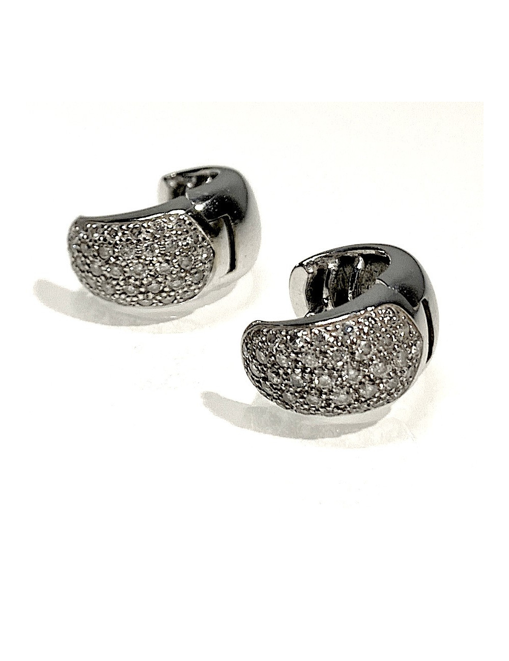 Stud Earrings in White Gold and Diamond Pave 