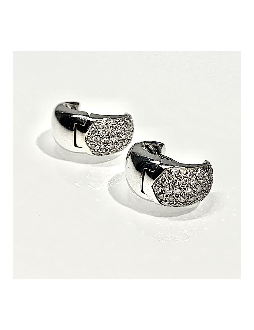 Stud Earrings in White Gold and Diamond Pave 