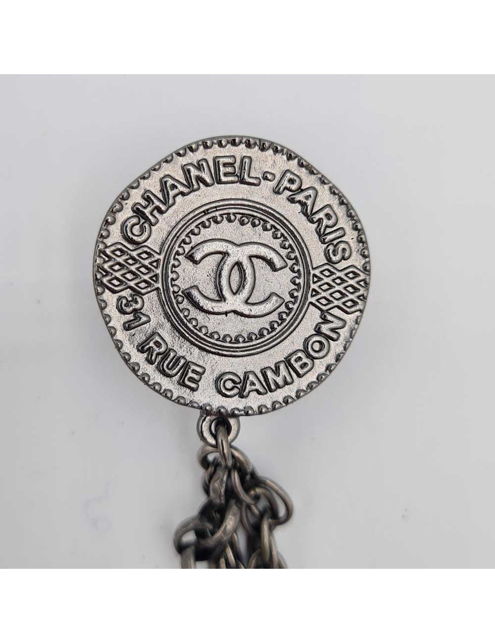 Boucle d'oreille CHANEL noire Paris - Dubai