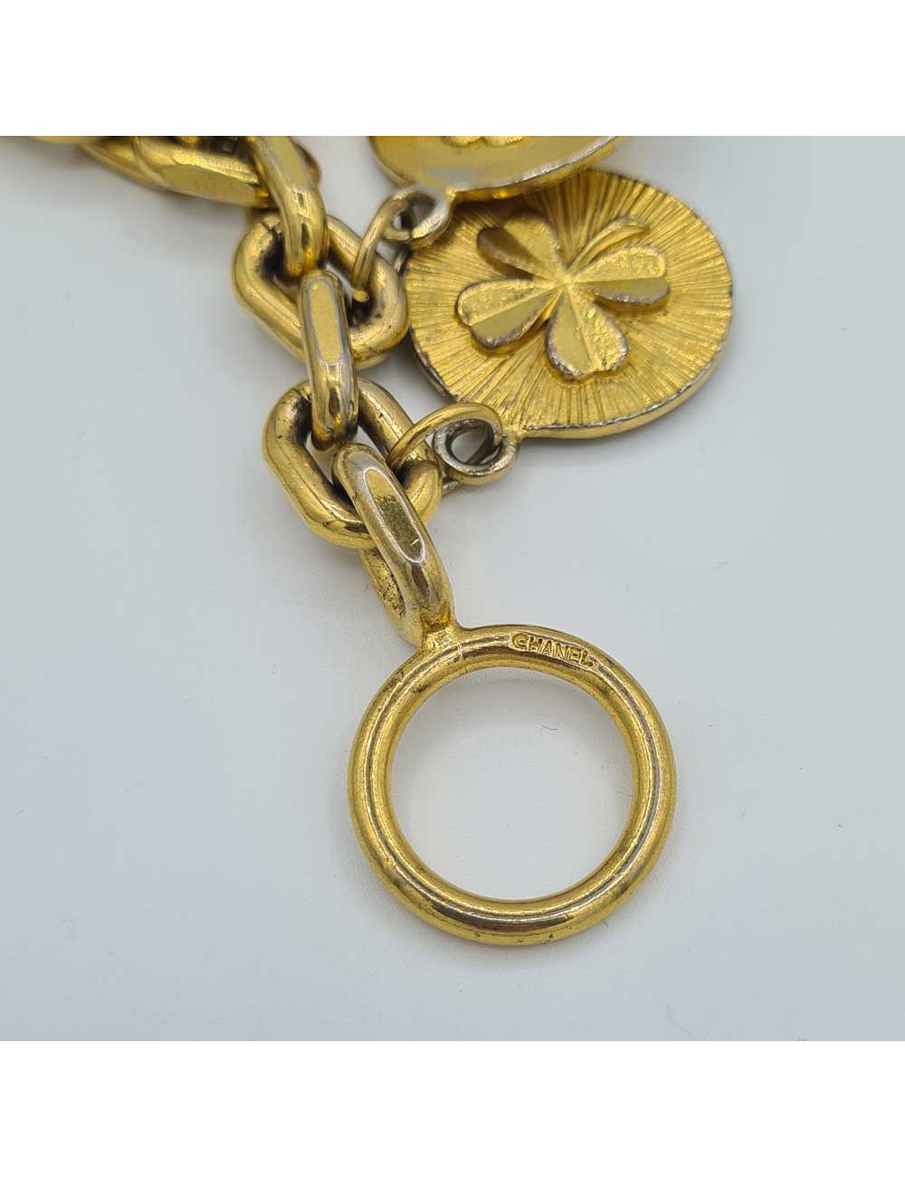 Bracelet charms vintage CHANEL doré