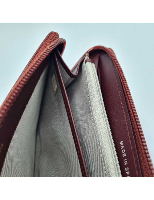 CHANEL Compagnon wallet in burgundy grained leather